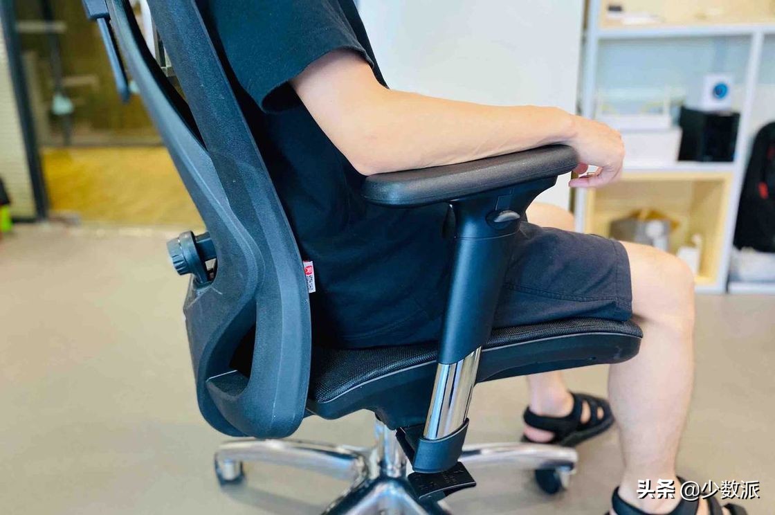 最便宜好用的人体工学椅,1000元人体工学椅