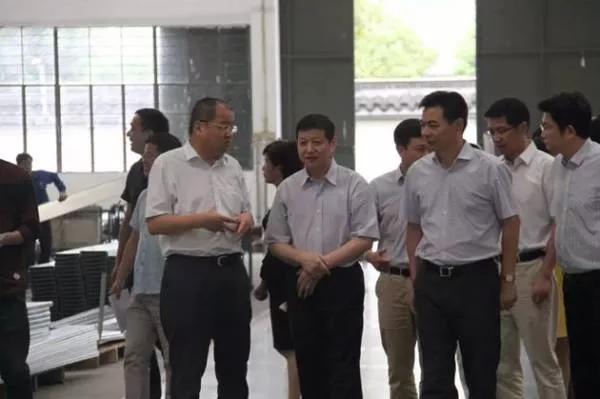 资不抵债，百亿债务无力承担，30年心血尽丧，亿万富豪周建灿跳楼