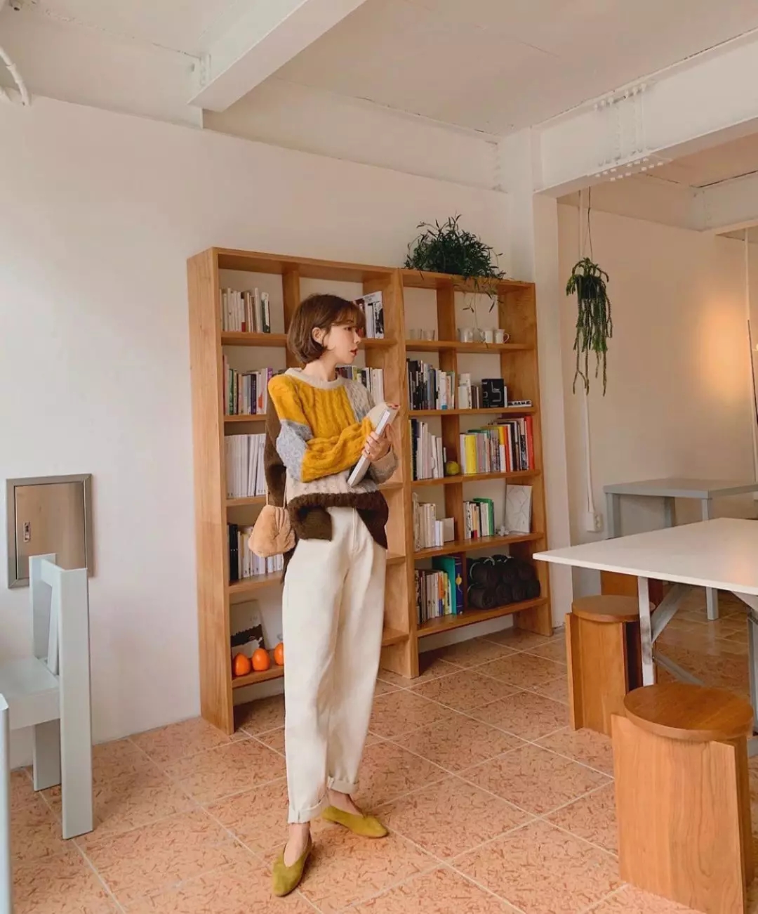 法式奶奶鞋火了超时髦必爆,小白鞋过时了吗