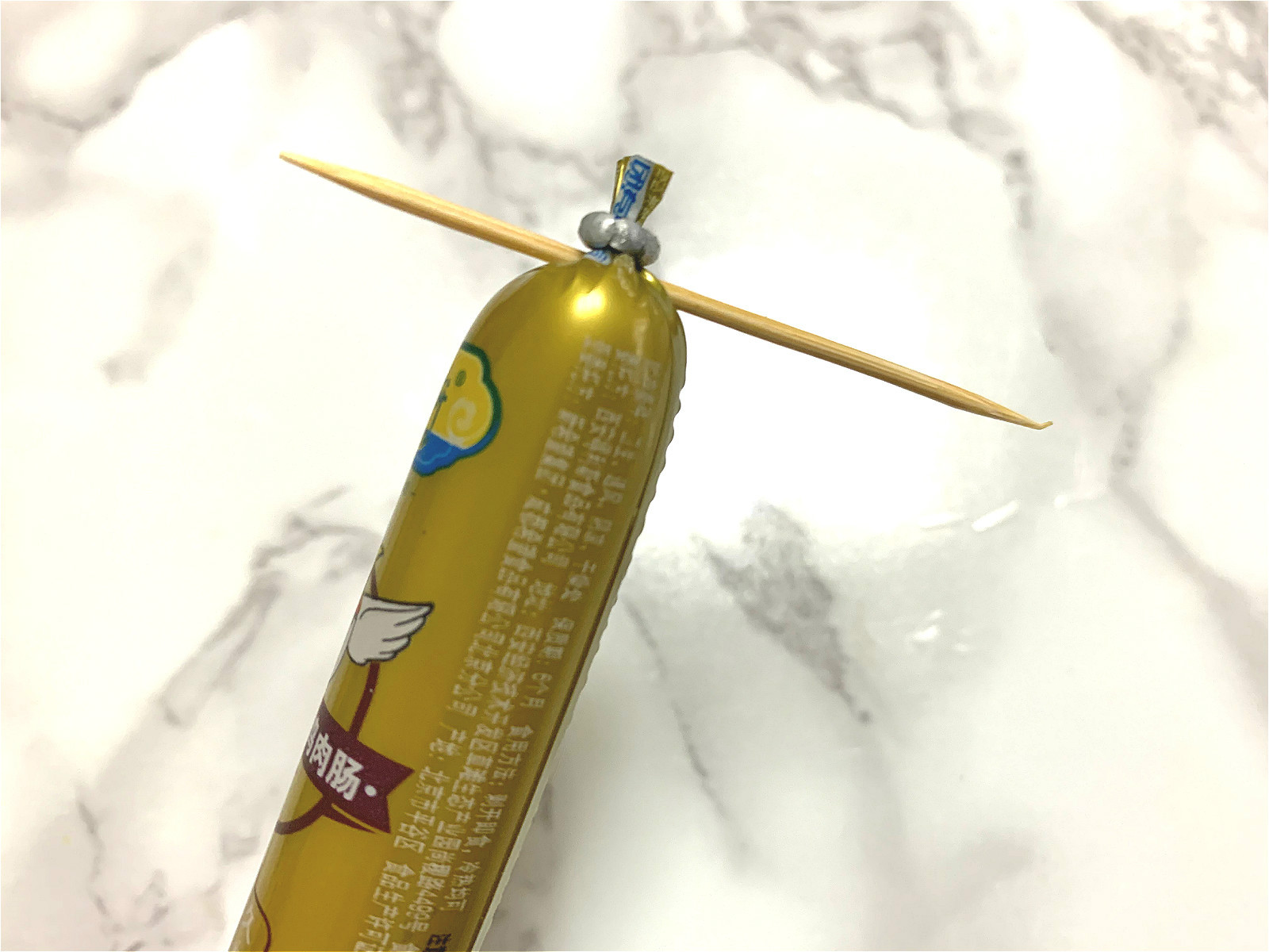 吃了一辈子火腿肠,一直用牙咬,3种小方法,轻松就能打开