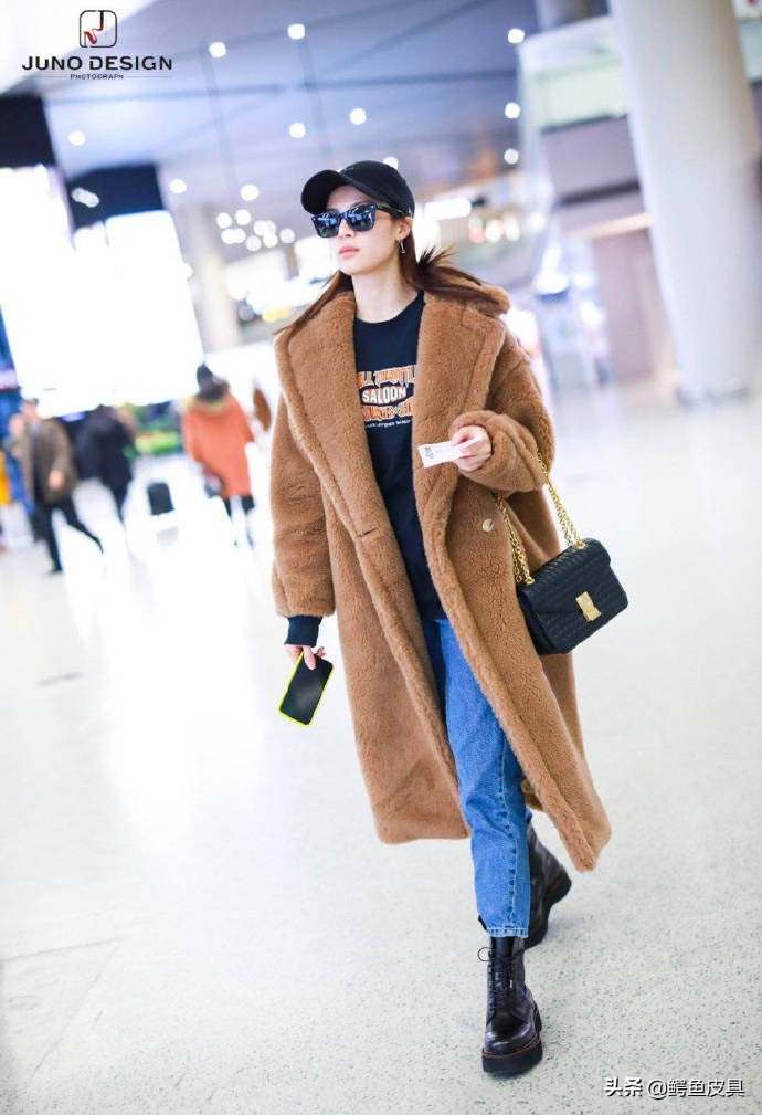 将独有的艺术文化融进产品之中,把艺术创作融入到衣服里