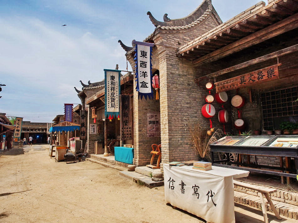 跟着星爷和老谋子的电影，去逛这座大名鼎鼎的西北影视城堡