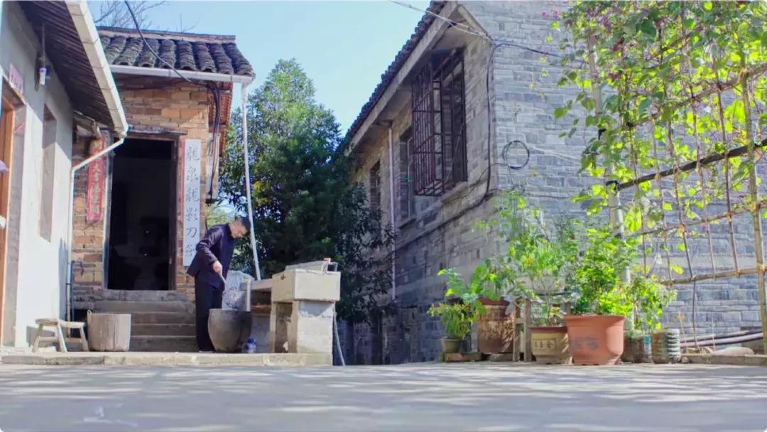 隐于青山下的铸剑人，用25年逐艺“先贤古技”