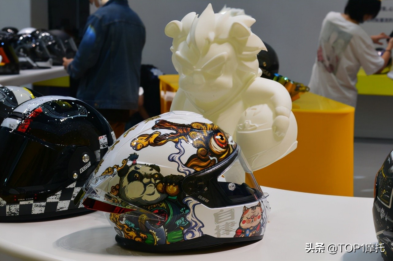 重庆摩博会丨GSB头盔探馆多款新品惊喜上市还有电加热镜片