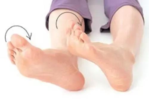 小孩玩多了脚酸脚痛怎么回事,小孩子玩着玩着就脚痛