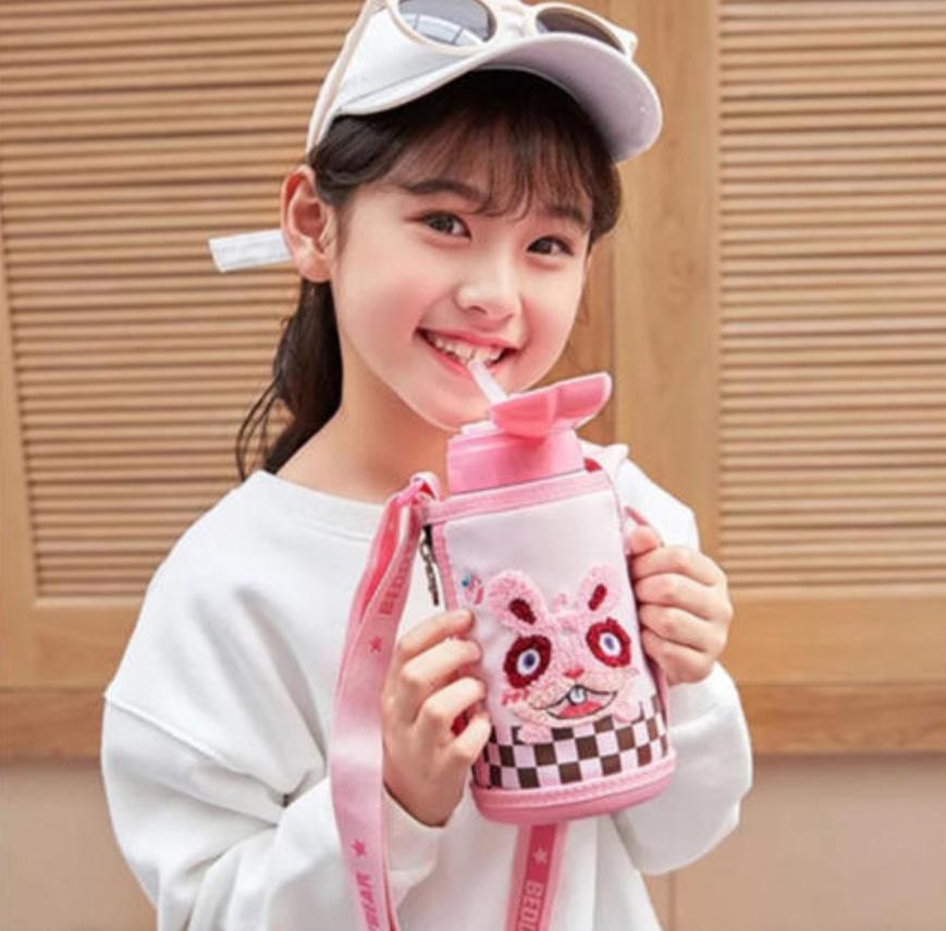 央视曝光夺命杯,央视曝光保温杯倒入热水变毒水