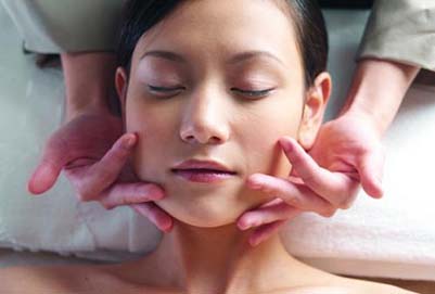 脸部过敏后皱巴巴死皮怎么修复,脸部去角质死皮最好的品牌碧素堂