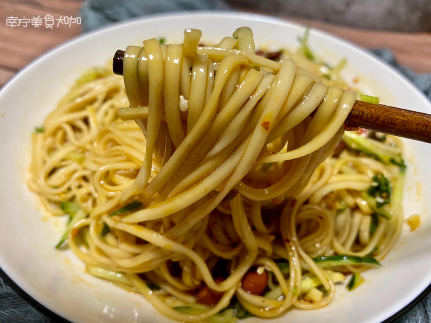 面条别再水煮了这样做劲道爽滑,煮面时水开了之后用开小火吗