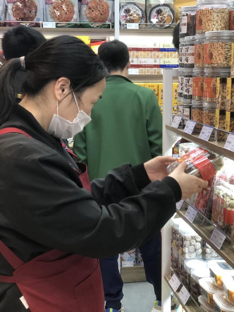 重庆首家云嘉惠进口商品特卖店开业，现场非常火爆