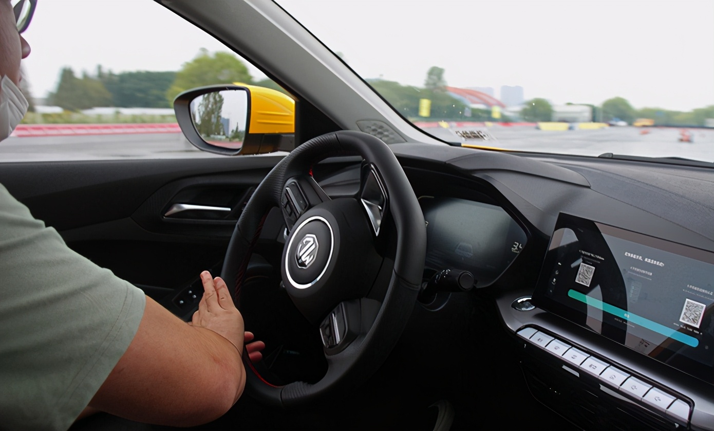 名爵mg5青春风尚版路测,名爵mg5青春风尚增配落地