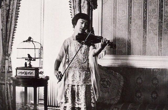 良子皇后为什么不喜欢美智子,良子皇后眯眯眼