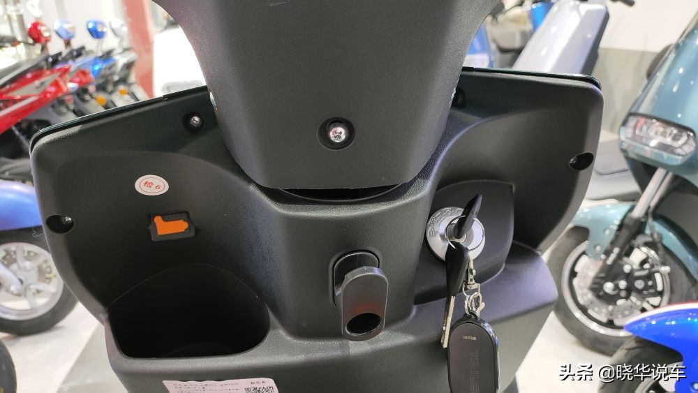 台铃新款72V电动车配6块32Ah天能电池，超大座桶，这价格贵吗？