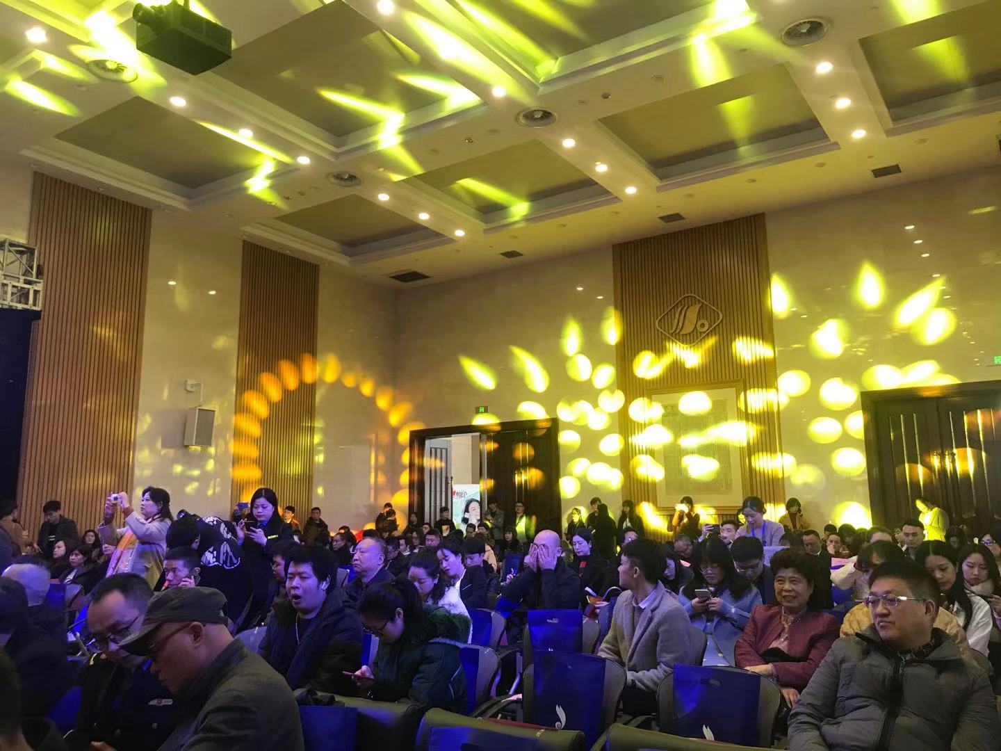 热烈祝贺神康医院获“2019质量·信誉双优创建医院”年度传媒大奖