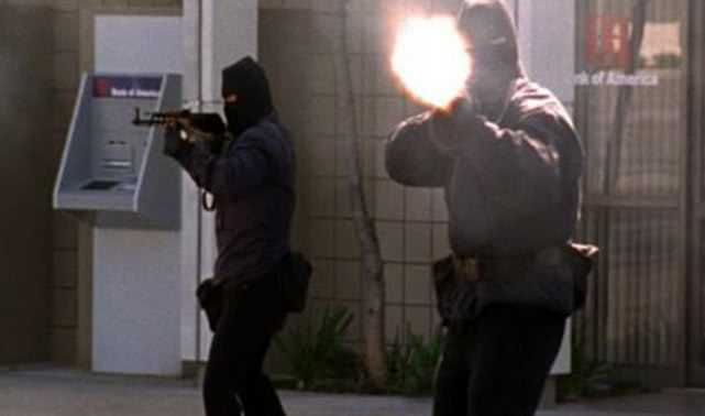 真实的流血大促销!美国骚乱不断升级,俄国AK步枪乘机打折销售