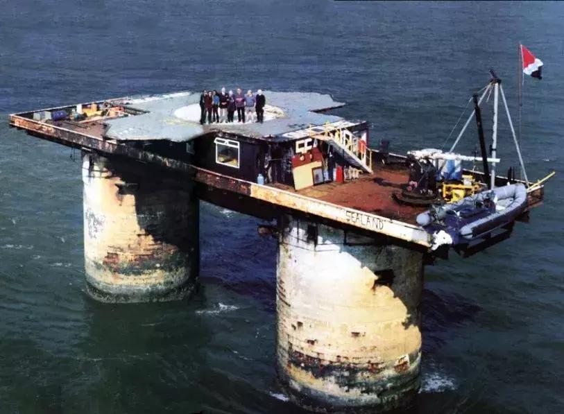 占着块荒地就敢建国？有*旗国**有宪法更有罪恶