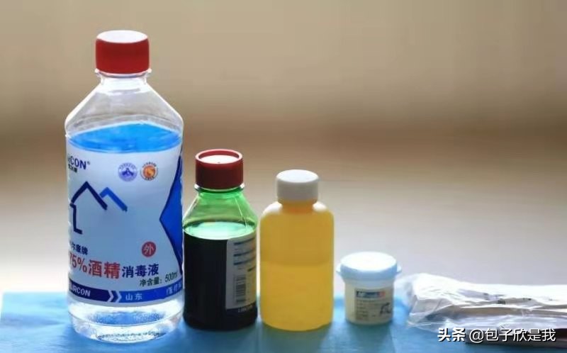 因误用消毒剂送医！如何给宝宝消毒，很多人第一步就错