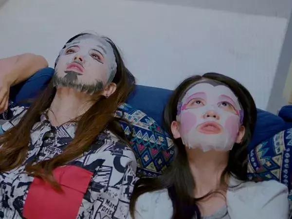 你还被卡粉浮粉困扰？4招打造服帖妆容，手残*党**也能学会