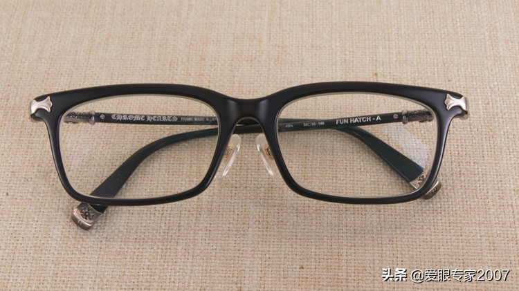 板材眼镜鼻托掉了怎么配,板材眼镜鼻托如何卸下来