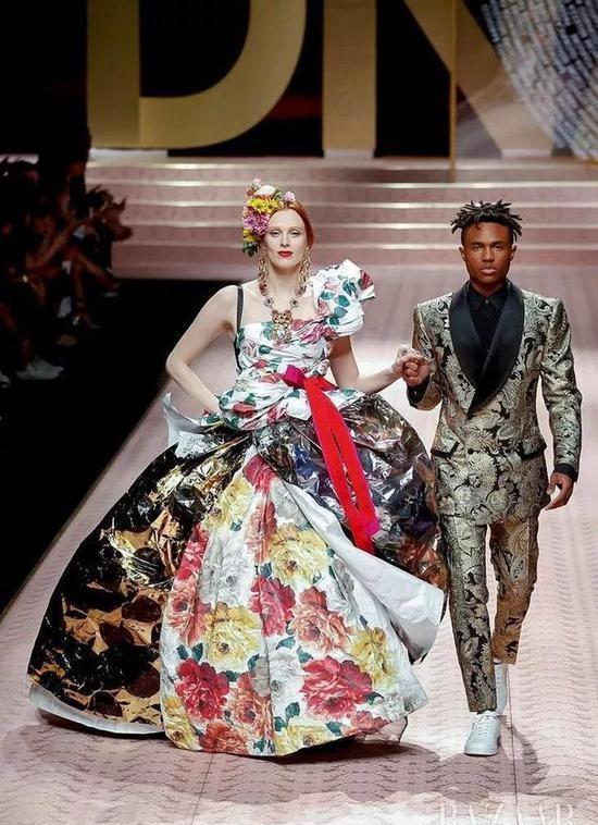 DG辱华后专柜有顾客要退回预存金:全国都在*制抵**不敢穿了