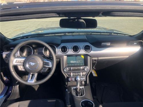 平民轿跑野马红色,野马平民跑车便宜吗