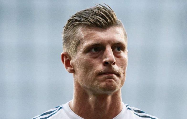 足坛c罗梅西是最厉害的吗,足坛前三人梅西c罗内马尔