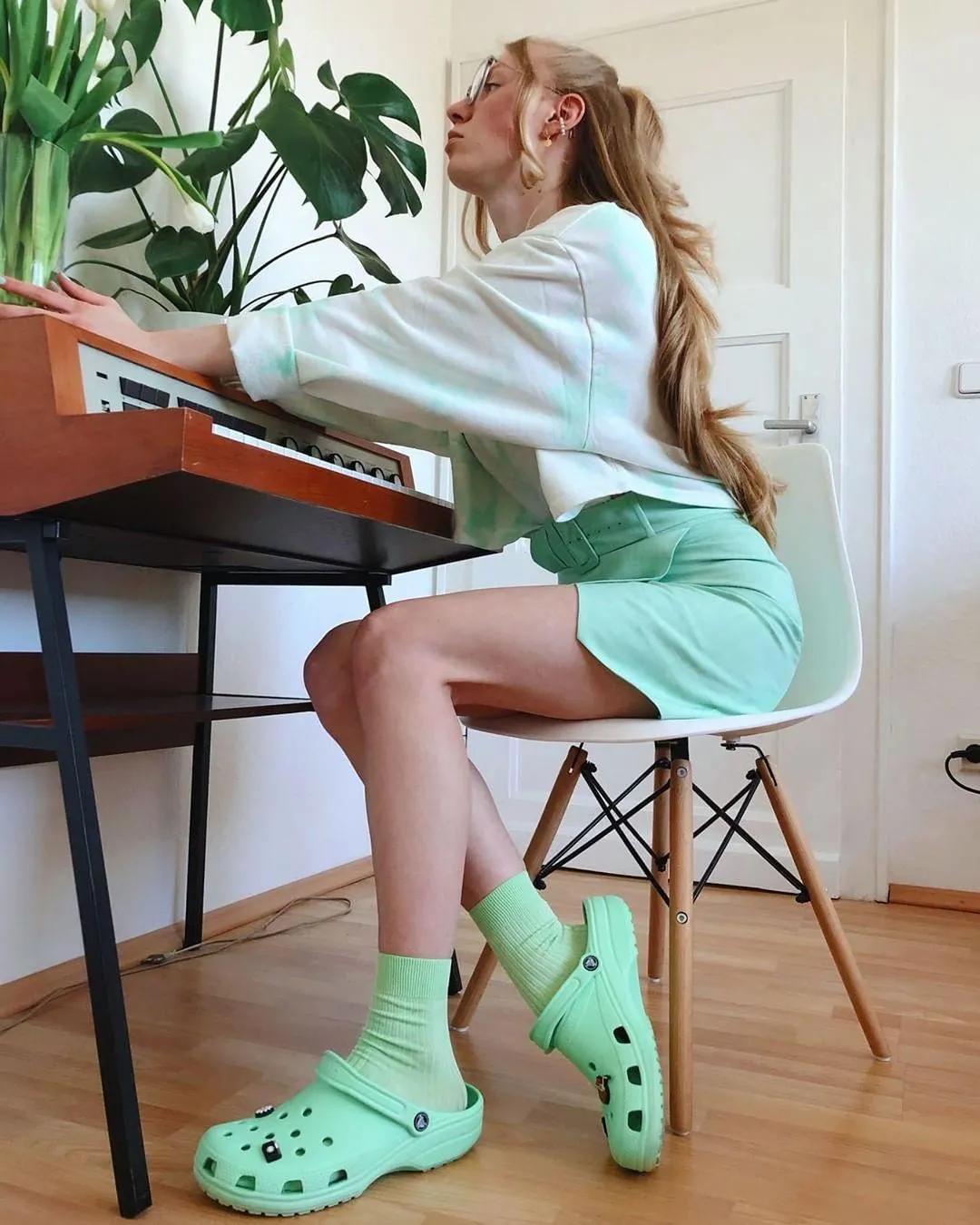 洞洞鞋zara,丑到洞洞鞋