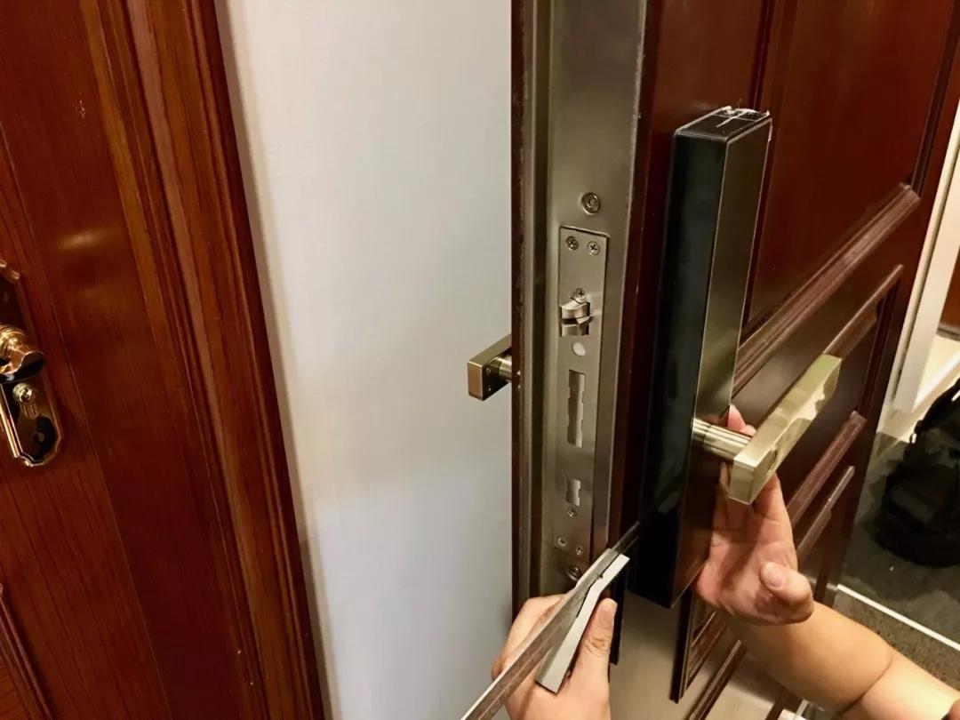 欧瑞博c1智能门锁安装细节,欧瑞博智能门锁怎么用钥匙开门