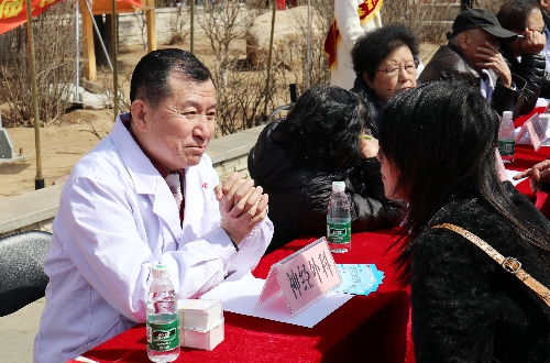 卫健系统集中开展义诊活动,维康义诊
