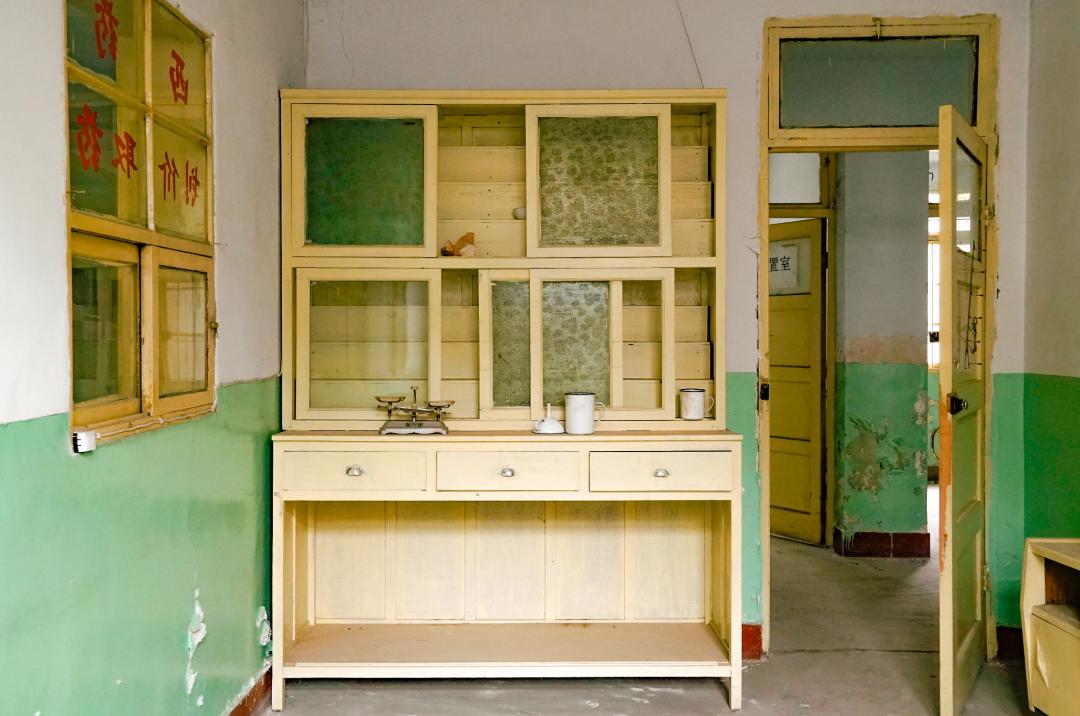 东北大妞拍废墟,东北大妞年轻照片