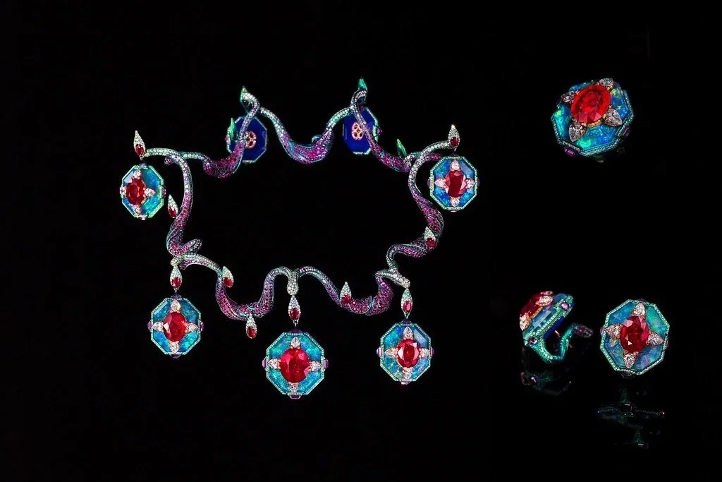 撼动金银地位，大牌珠宝设计新贵，“太空金属”钛魅力究竟在哪？