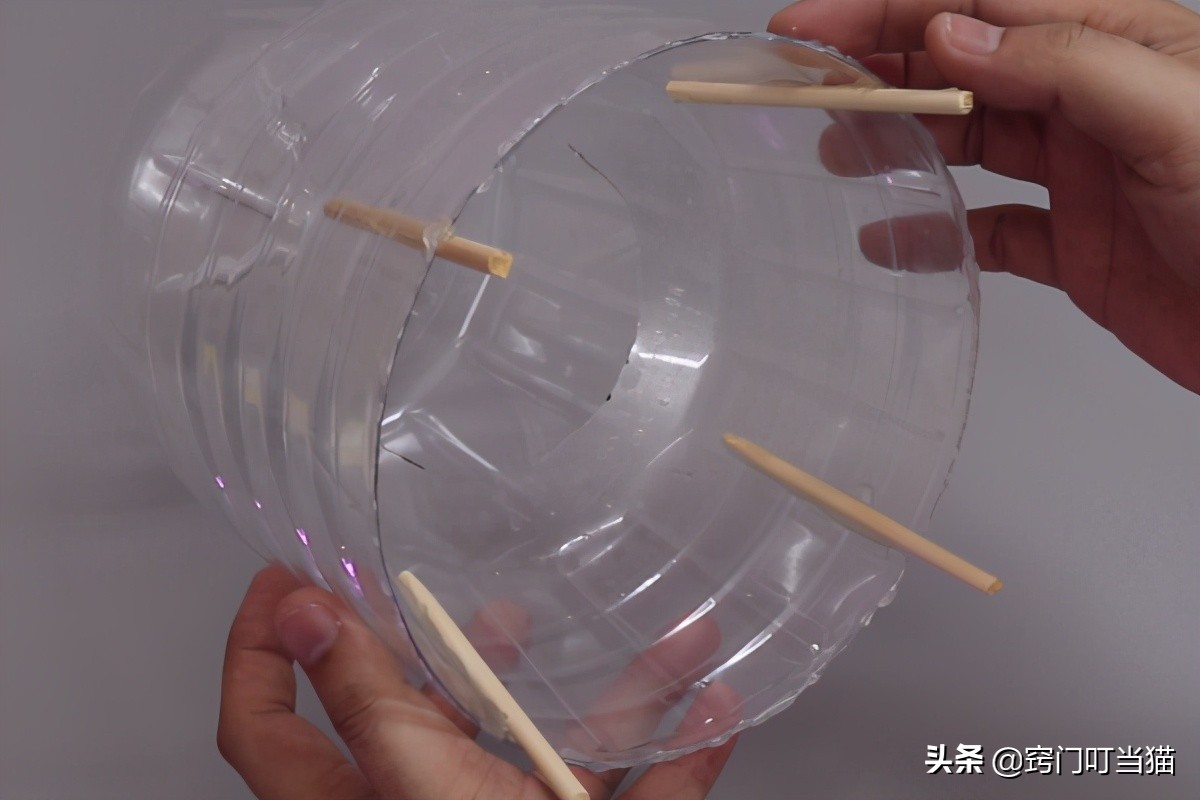 生活小妙招油桶消灭苍蝇,空油桶千万别扔了这样剪一刀