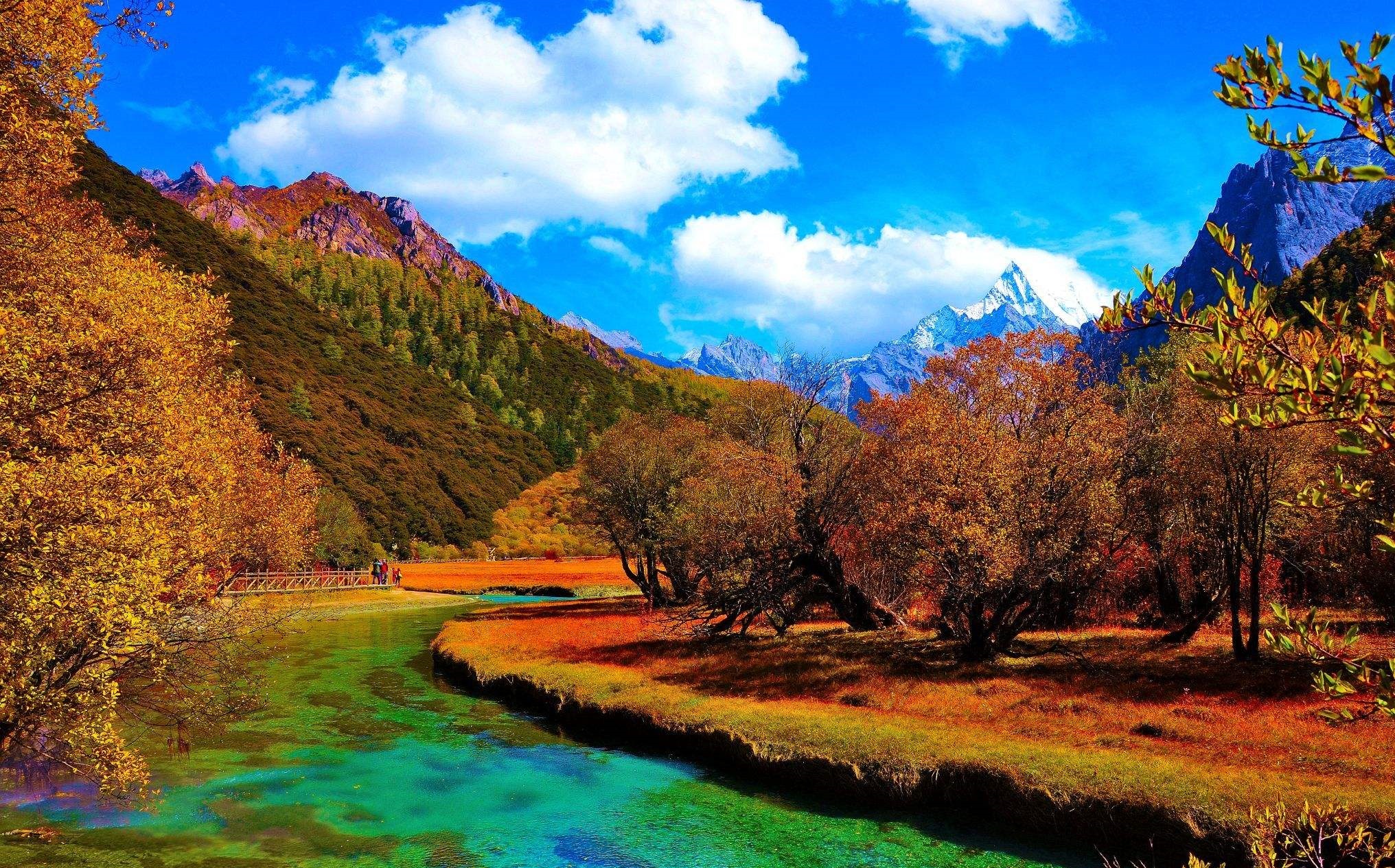 11月这个季节适合去哪里旅游最好,惬意的秋天最适合去旅行