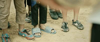 零关注，无评分，这部国产良心告诉你：没钱还谈球