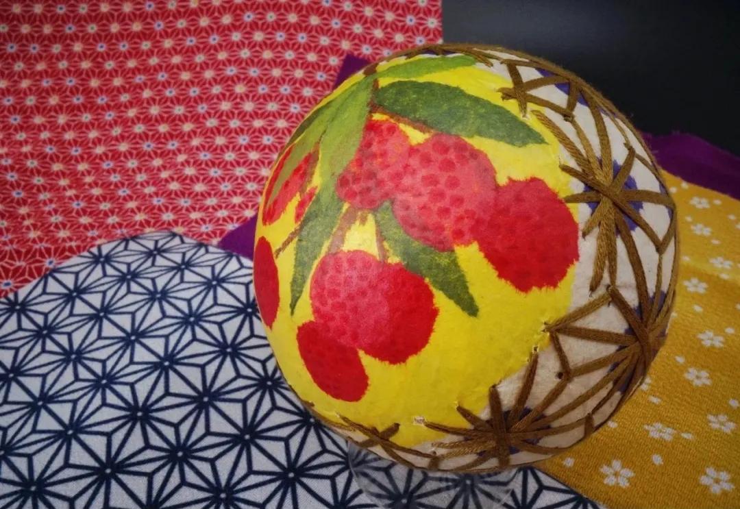 惊艳！“球上刺绣”你见过吗？她在球上绣出二十四节气，无数粉丝为之打call