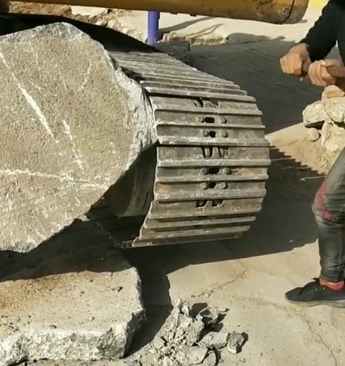 搬起石头砸自己的脚歇后语下一句,搬起石头砸自己脚的问题怎么解决