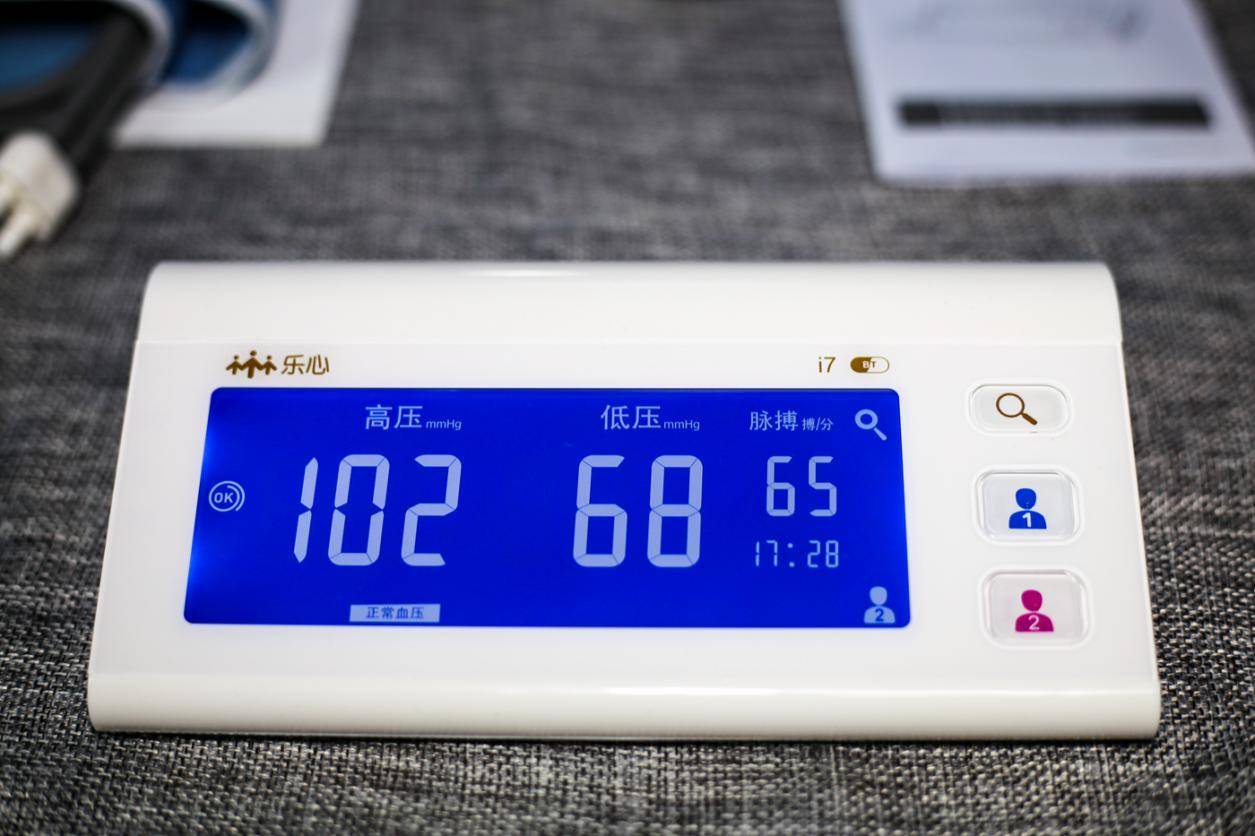 乐心血压计i7,乐心血压计i7怎么换电池