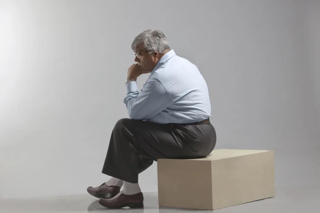 节食减肥过度出现了低血糖和贫血,减肥运动过度的表现