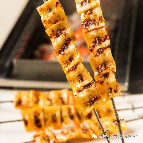 羊肉现切现穿串现烤,延吉羊肉串推荐