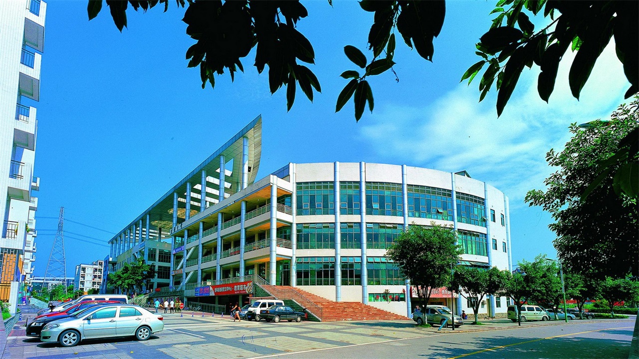 重庆一所不容小觑的大学，许多专业在全国出名，占地面积约2000亩