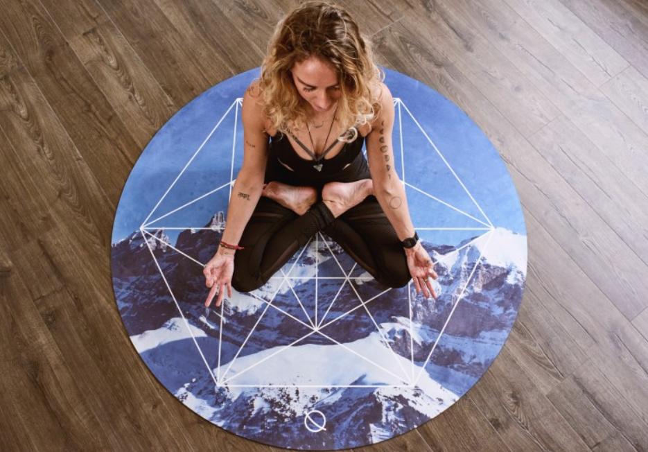 瑜伽躺在地上放松是什么体式,瑜伽最后放松的体式