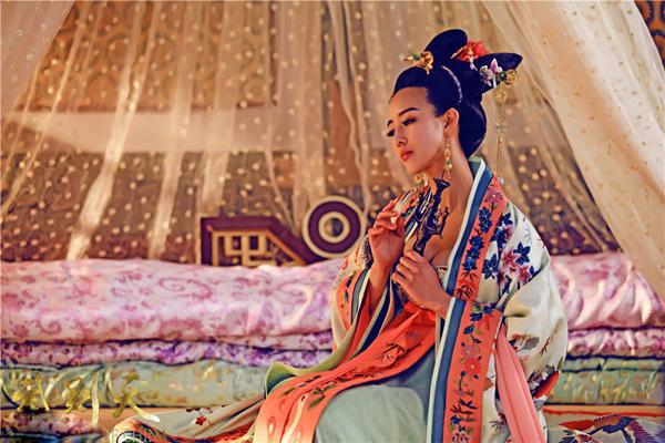 武则天靠什么手段让高宗爱不释手,武则天和唐高宗谁更有心机