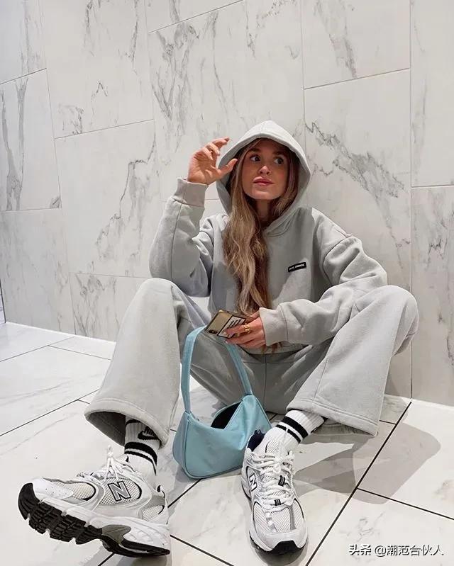 只会卖弄性感？实际上女sneaker的拍照姿势，那叫一个野