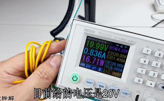 拆家也能火?40岁大叔靠拆东西吸粉190万,被称为反向爱迪生