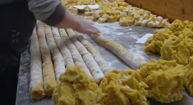 福建传统老式绿豆饼手工现做,福建十大特产绿豆饼