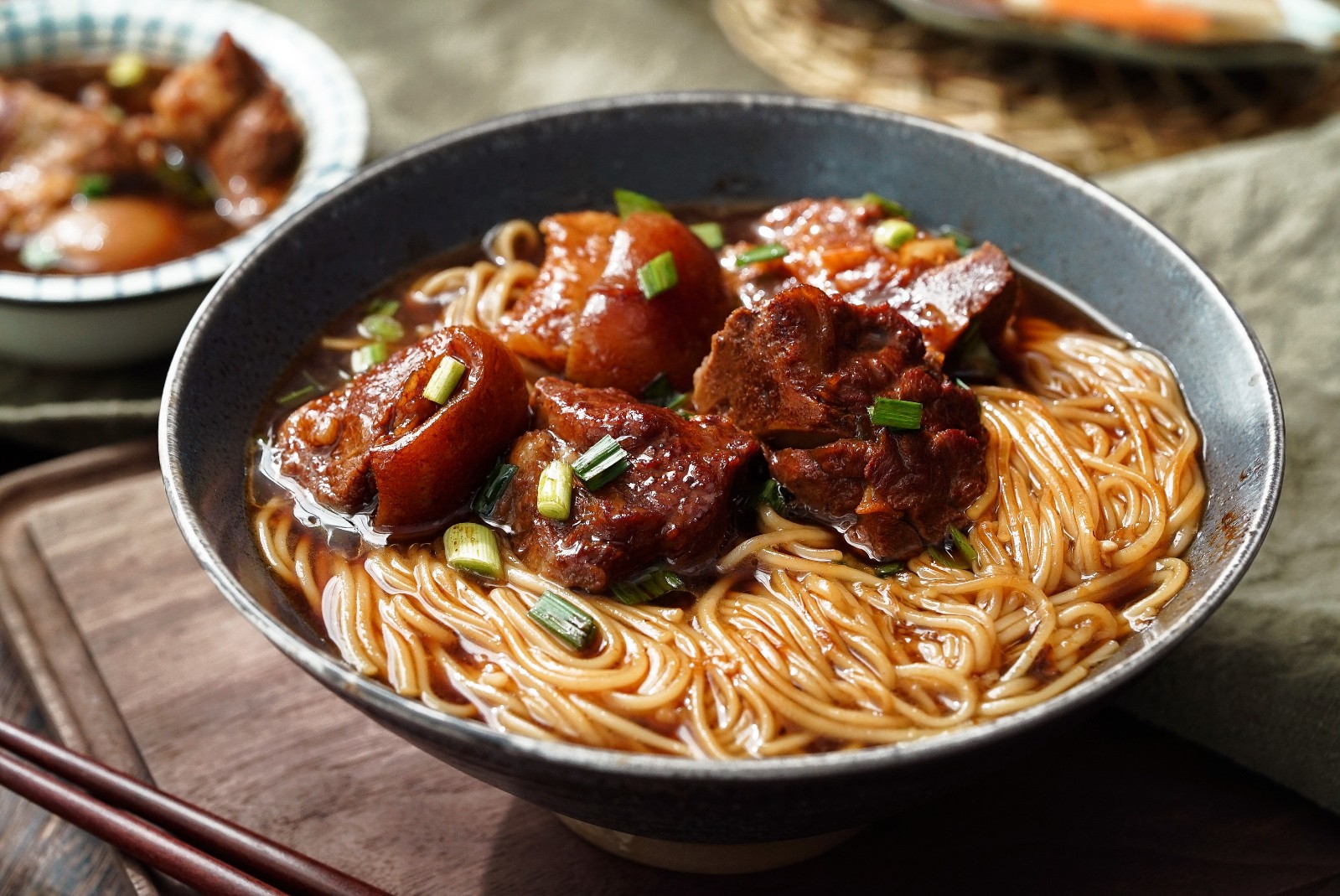 红烧羊肉羊肉面的家常做法,羊肉汤可以煮红烧牛肉面吗