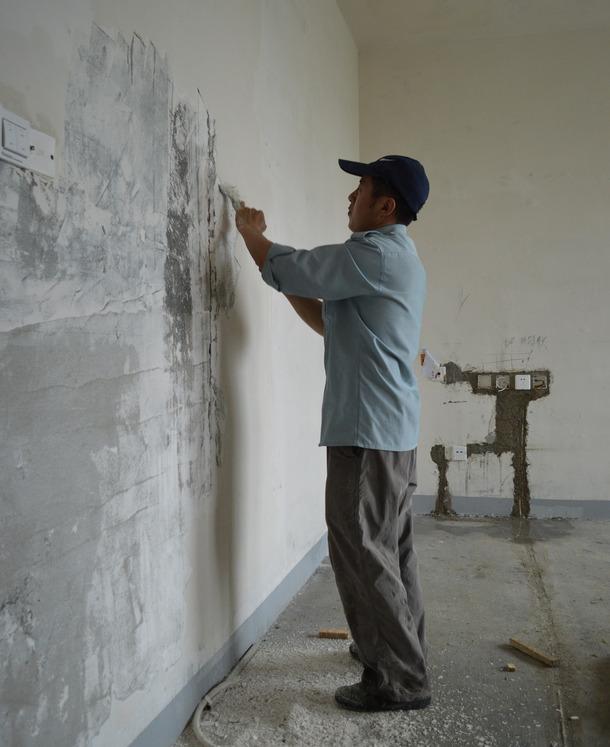 墙面泛碱如何彻底处理,墙面泛碱最简单的处理方法