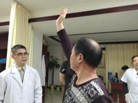 用什么方法可以一次治好肩周炎,一位行医40年老中医