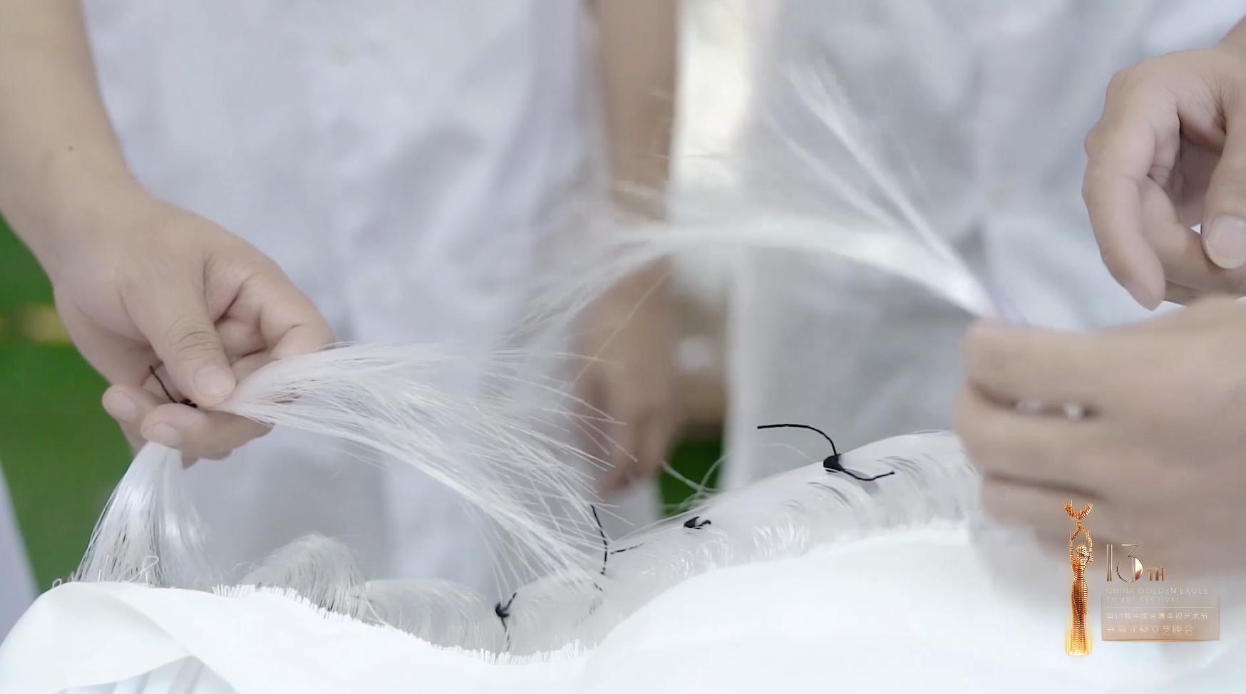 它叫金光羽衣!幕后团队揭秘:金鹰女神史上第一件会发光的战袍?