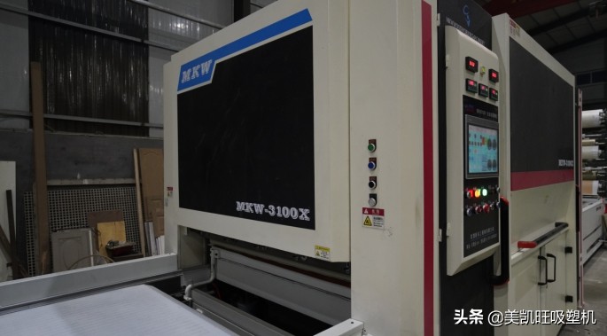 衣柜吸塑门板的优缺点,衣柜门用吸塑的还是板子做