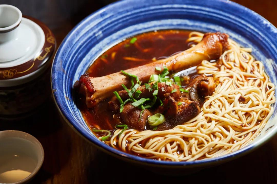 一到10月挤破头，这小镇也太好吃了吧